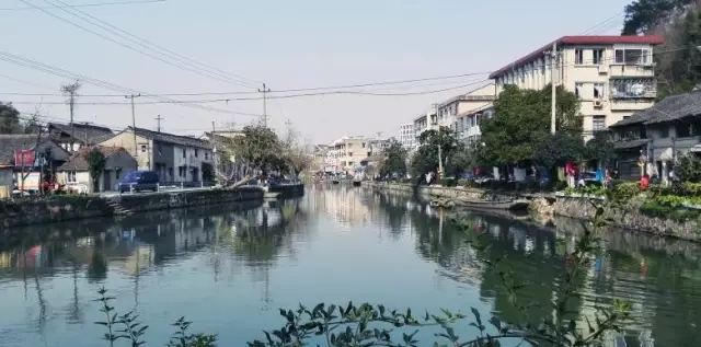 文墨钱湖 莫枝 古堰犹存船不见,湖光山色映画境