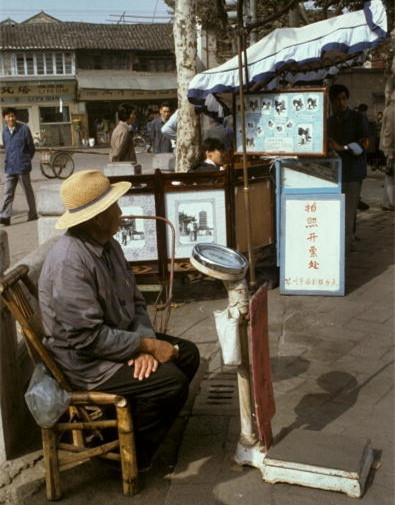 80年代中国人的生活百态老照片:宁静纯朴的日子,让人怀念!