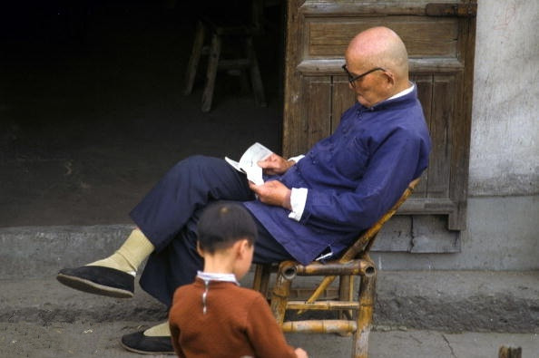 80年代中国人的生活百态老照片:宁静纯朴的日子,让人怀念!