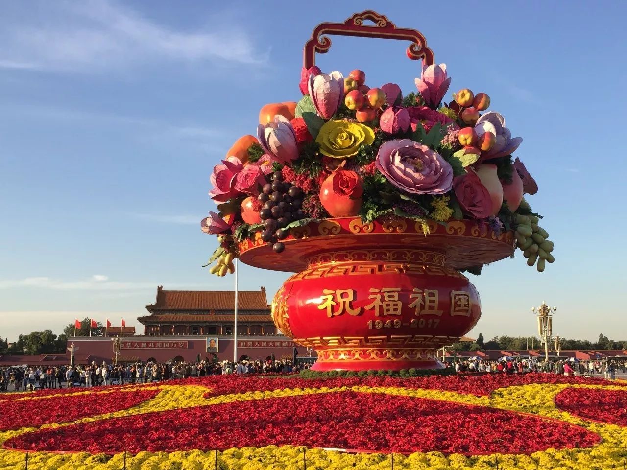 那些远行万里的游子回来了,回到了祖国母亲怀抱,心中升腾起《我爱你