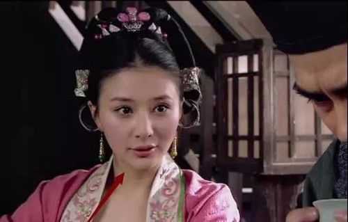 2010年张涵予,陈龙版《水浒传》,她在里面饰演敢爱敢恨的悲情女子阎