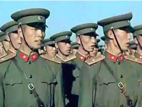 1955年国庆阅兵式,着陆军夏常服的受阅部队.