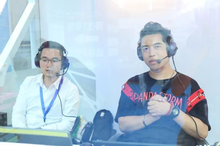 在此,automan呼吁 文明拍照 尊重他人 当然,今天fm924继续强势出动!