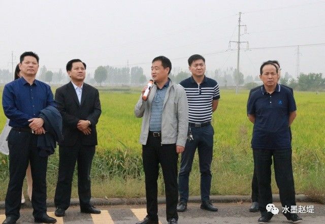 党委书记王彦涛同志及部分班子成员参加此次会议,会议由镇长李金辉