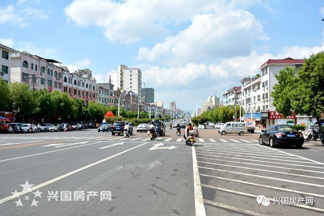 【兴国县城路况街拍】国庆首日主要路段交通整体通畅