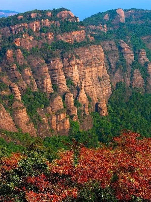 特此公告 丹霞山风景名胜区,位于广东省韶关市仁化县境内,总面积292