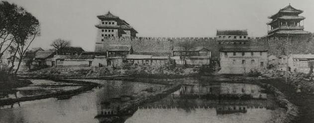 △上世纪20年代初期的西直门城楼,瓮城和楼