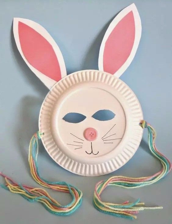 除了用纸碟,用纸杯也可以做出可爱的小兔子摆设呢.
