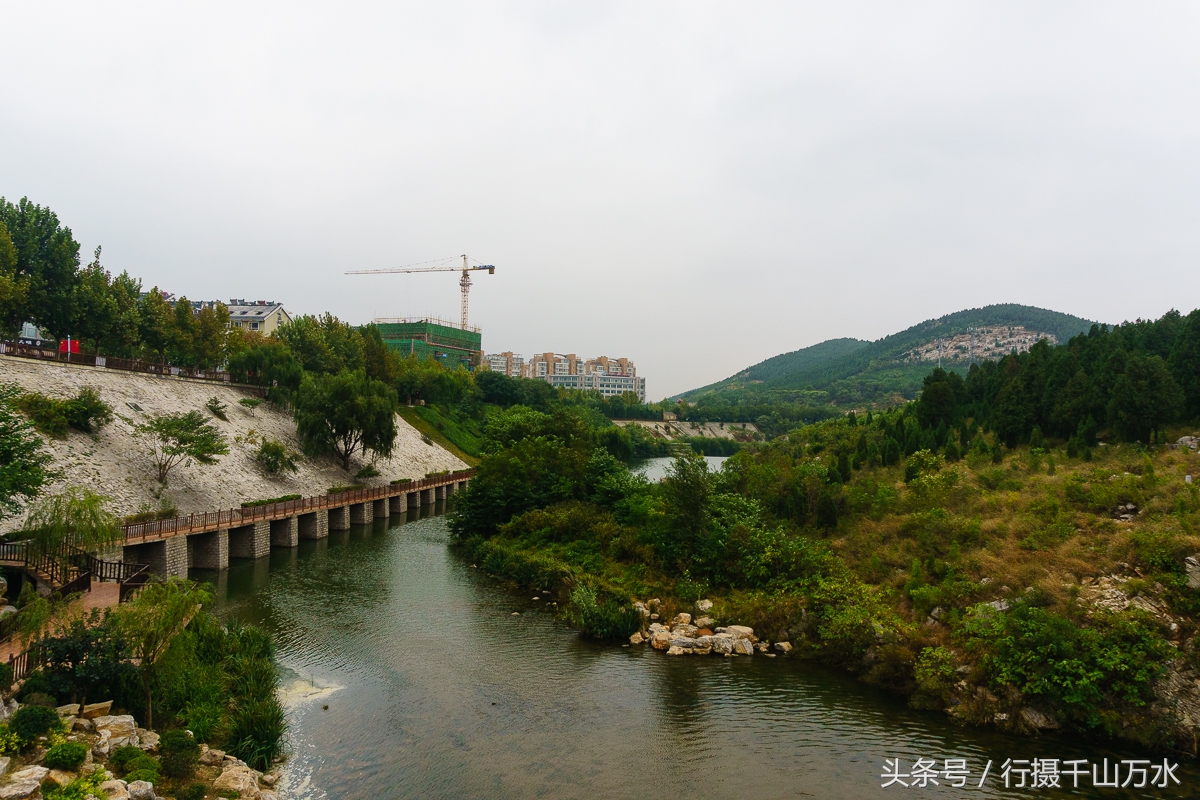 济南历阳湖,大明湖弃水打造的滨水乐园,周边市民休闲