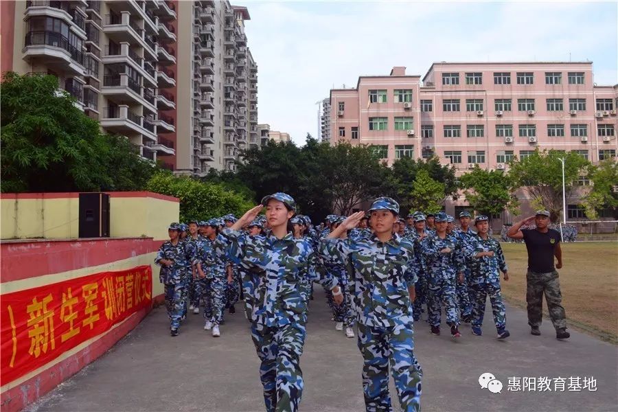 难忘的高中第一课崇雅实验学校第二批2017年高一新生国防教育活动圆满