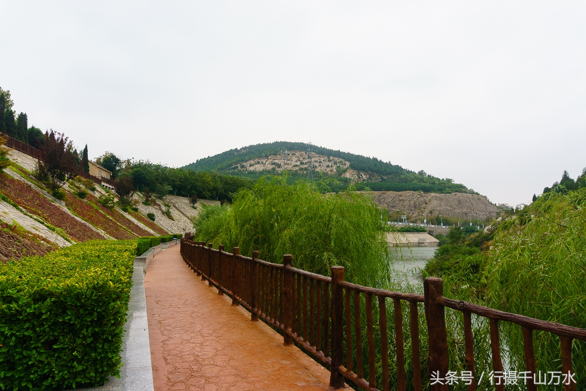 济南历阳湖,大明湖弃水打造的滨水乐园,周边市民休闲