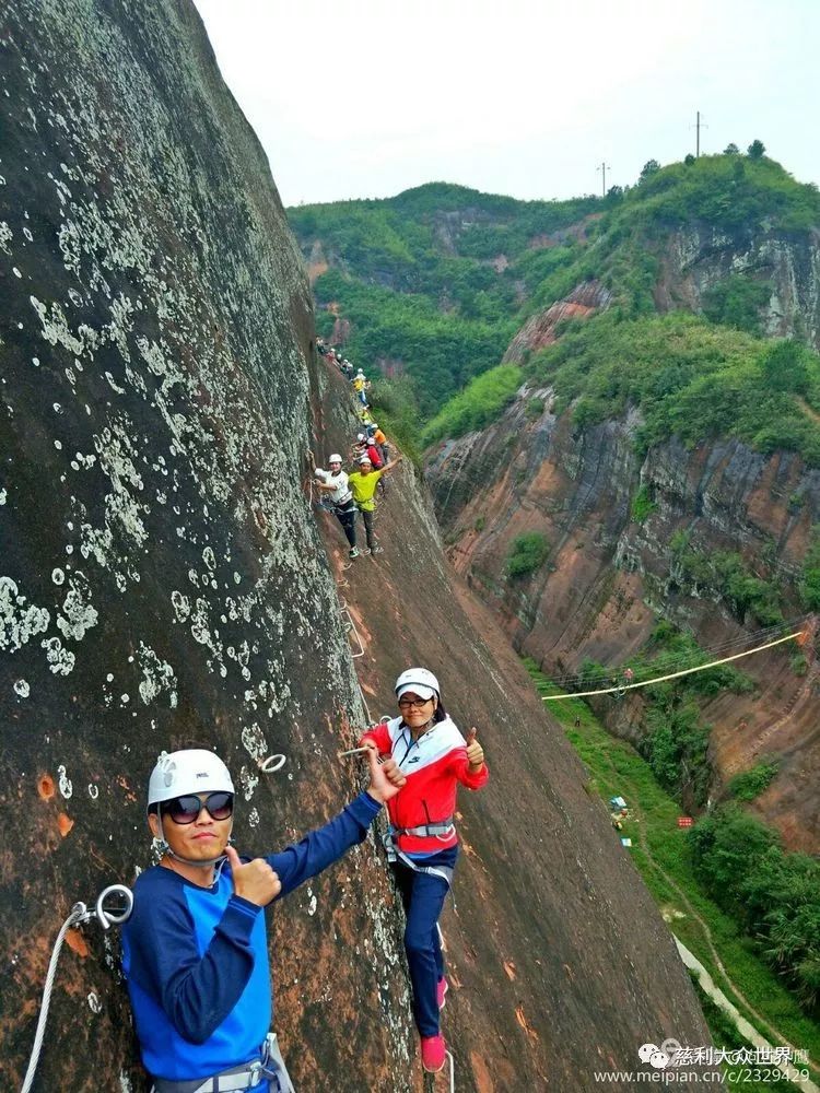 张家界慈利红岩岭飞拉达横空出世!比玻璃桥,玻璃栈道更刺激!您敢约吗?