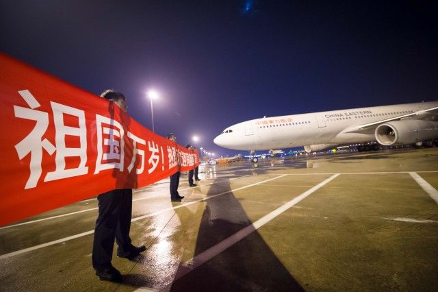 祖国欢迎你们回家上海边检为加勒比海地区受困同胞归国提供优质边检