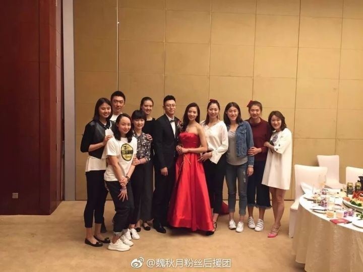 陈丽怡,王茜,张晓婷,李莹等天女队员到场为魏秋月的婚礼助阵