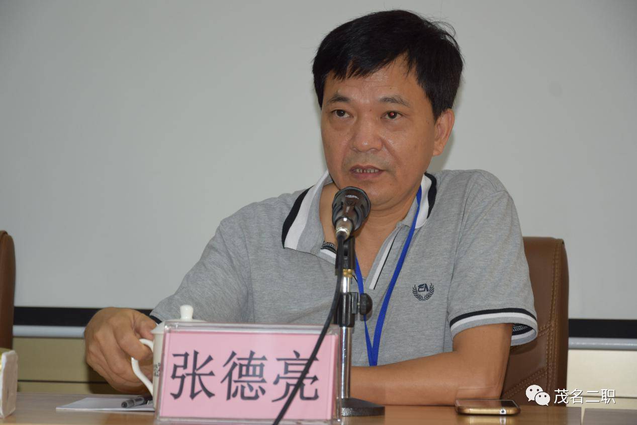 教研室主任黄文毓作讲话市二职校长柯亮致欢迎辞茂名市教育局党组成员