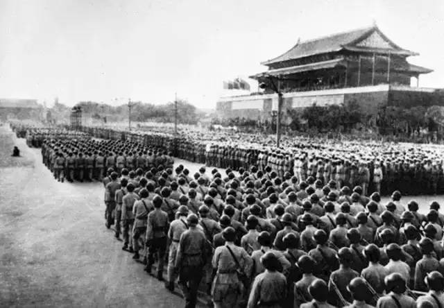 2,1950年10月1日,第一个国庆节阅兵 参阅人数:24209人 历时:120分钟