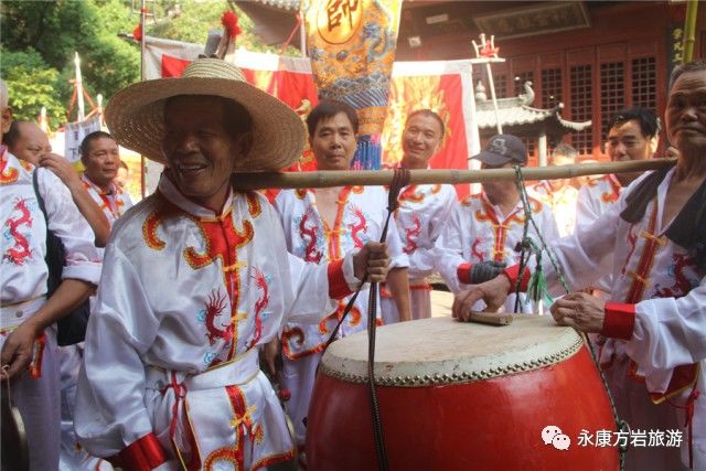 锣鼓喧天上方岩,好戏连台为庆生.