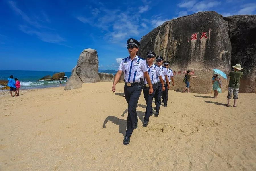 旅游警察美丽三亚的特殊风景线