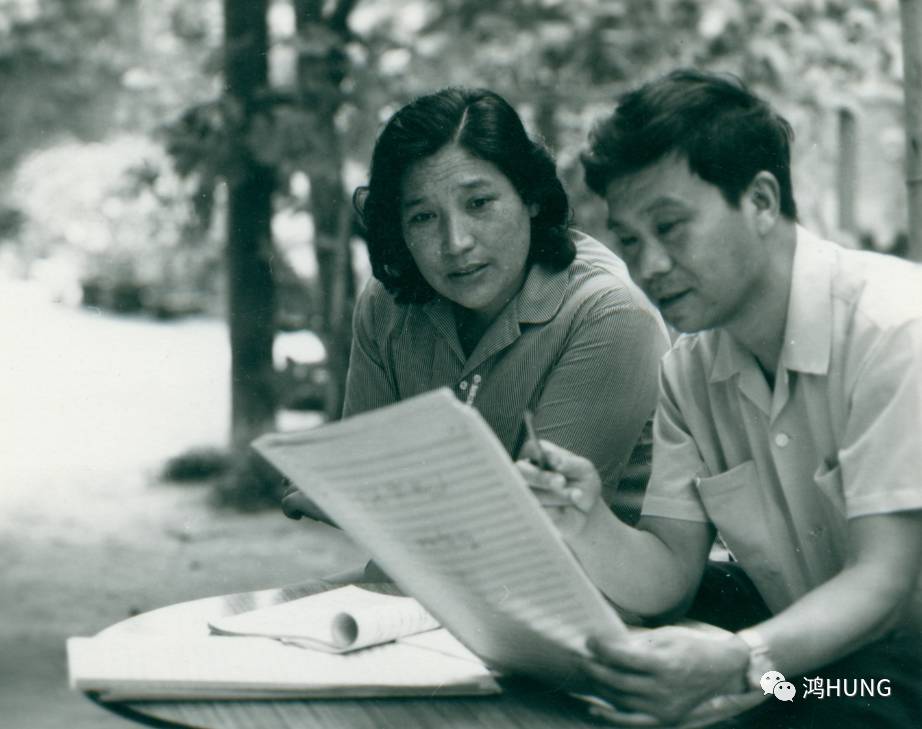 马琳与丈夫,作曲家马进贵研究崔派唱腔1996年,身负重病的马琳