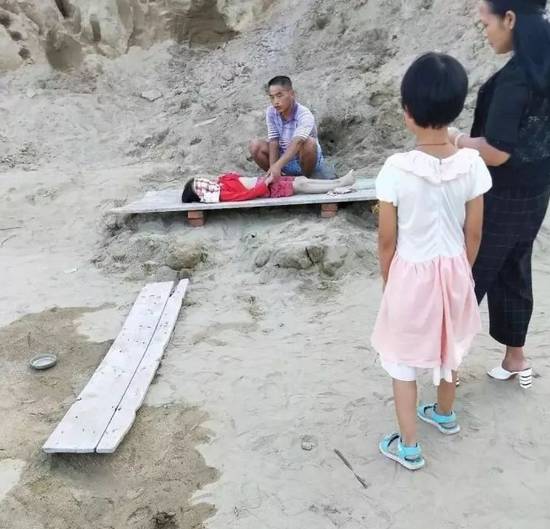 【突发】邵阳一位9岁小女孩被沙子掩埋,当场身亡!
