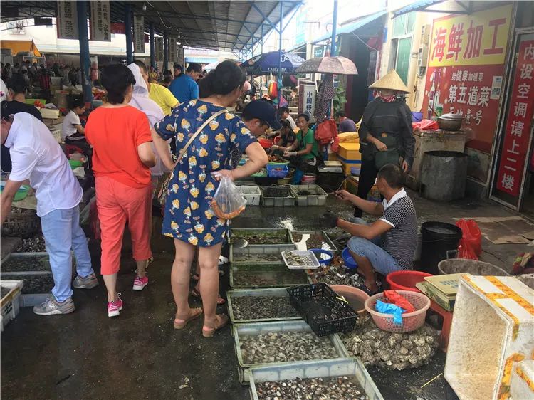 黄金周期间北海海鲜市场迎来又一春常见海鲜价格略有上涨