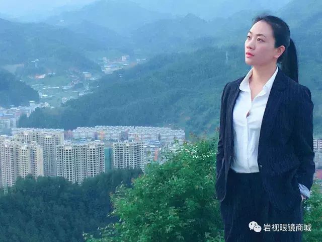 大田县的人民对这位美女经理一定不陌生,没错,福建视爵眼镜有限责任