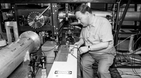 主持LIGO“引力波探测”的3位科学家获2017年诺贝尔物理学奖！