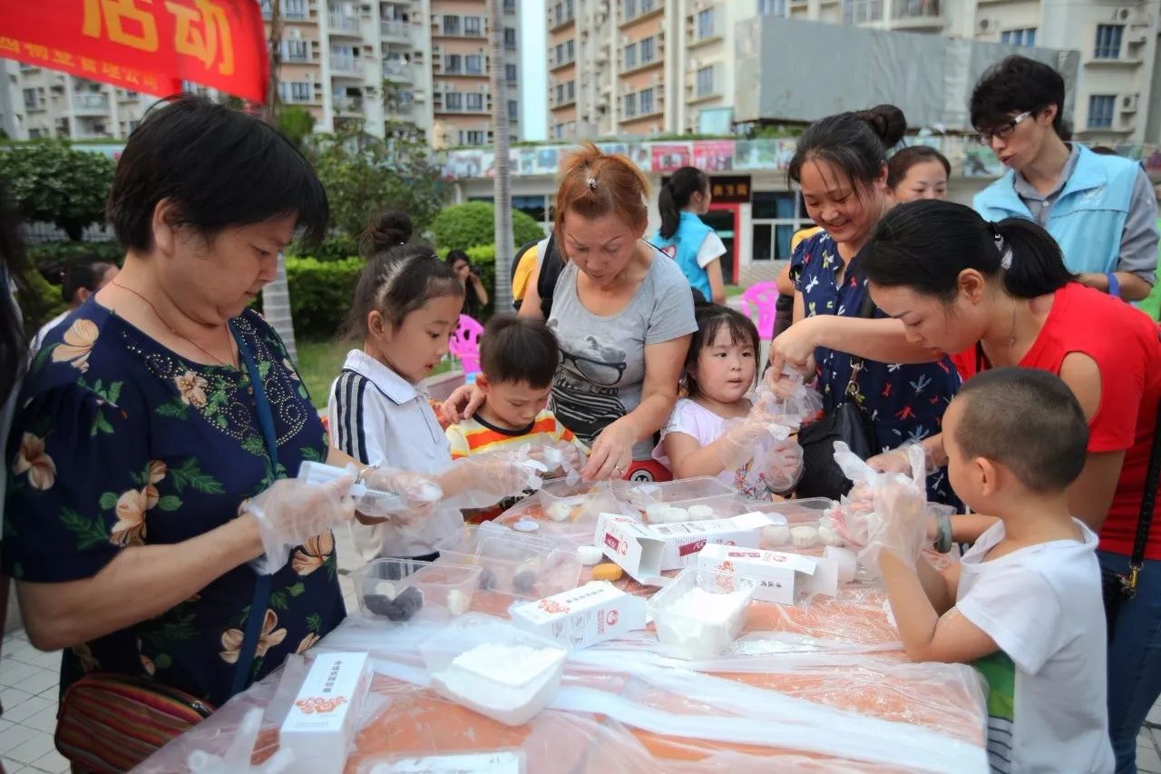 莞城各社区举行庆祝中秋节活动 与居民一起回忆儿时过节的快乐