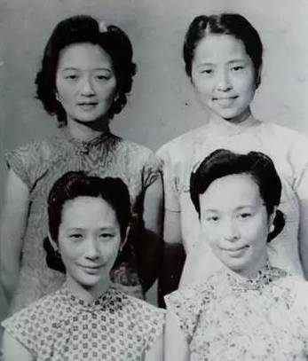 1945年,张家四姐妹合影,前左起:张允和,张元和,后左起:张充和,张兆和