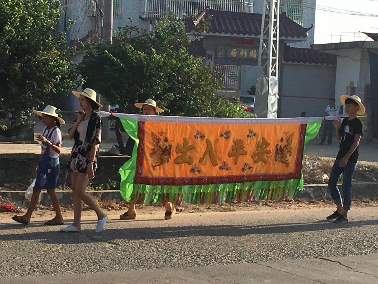 扛大旗了!鳌江镇鸟坑村三年一次的"赞香火"节