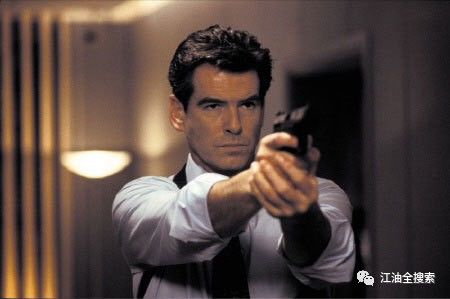 中饰演007特工詹姆斯邦德,并被公认为"史上最帅007"的皮尔斯布鲁斯南