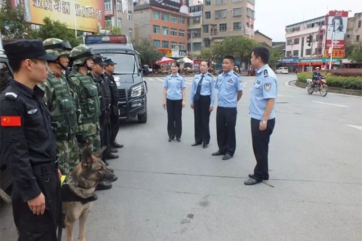 罗斌局长,杨世勇政委一行慰问街面巡逻坚守岗位民警