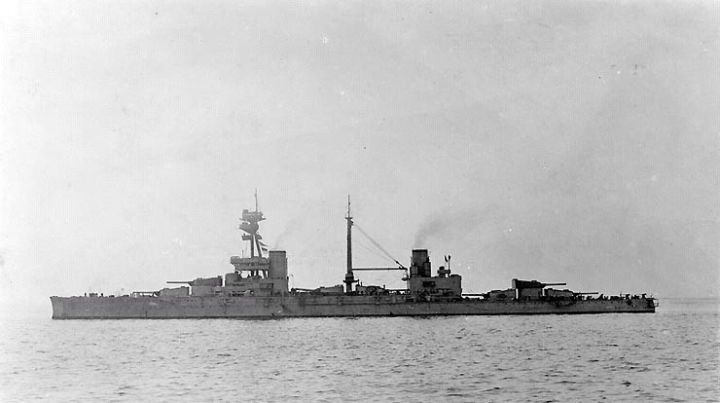 "阿金库尔"号战列舰是世界上唯一一艘装备7座主炮炮塔的战列舰.