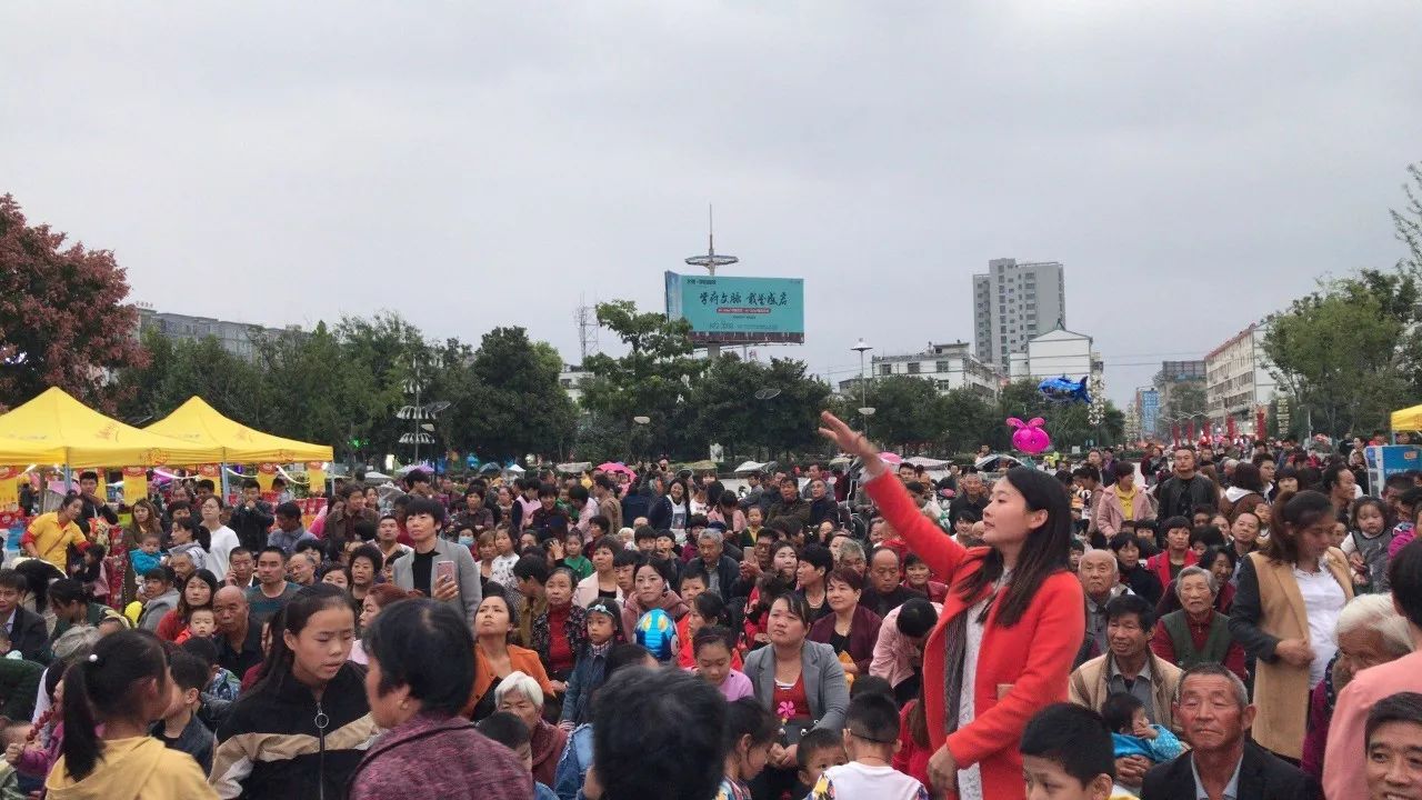 大型公益活动"中华孝心行动"举办了一场来到了利辛五一广场携手南京