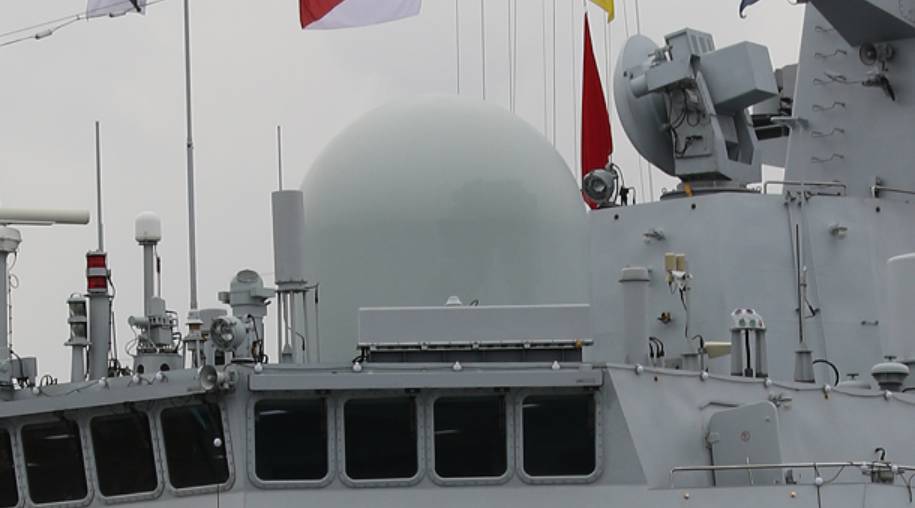 366雷达上方圆形的是一部配合h/pj38型单管130毫米舰炮使用的349a型