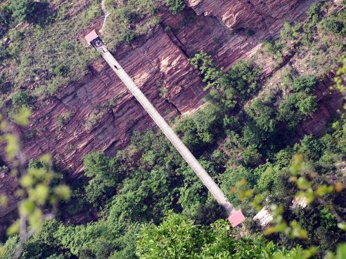 前南峪生态旅游区位于邢台县西部浆水镇,内有人文景观和自然景观80多