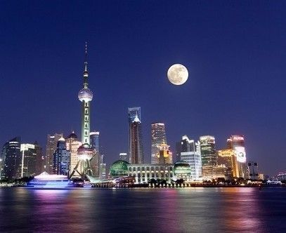 临水还是临山 高楼望月 站在上海的最高处,仿佛明月就在伸手间,唯美