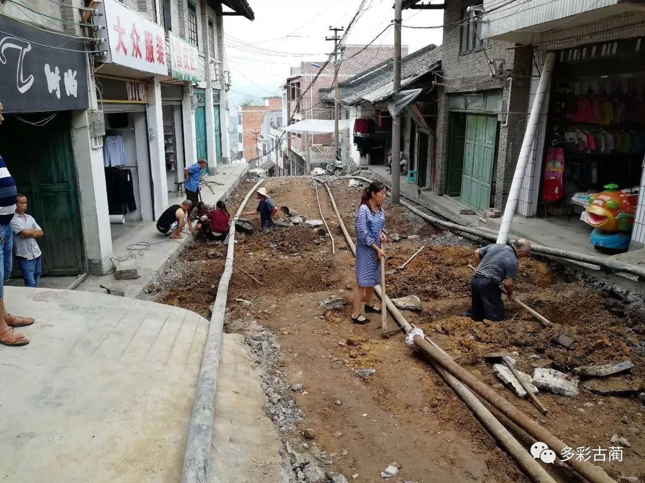 古蔺县龙山镇龙山街街道年久失修,为此,龙山镇党委政府高度重视,大力