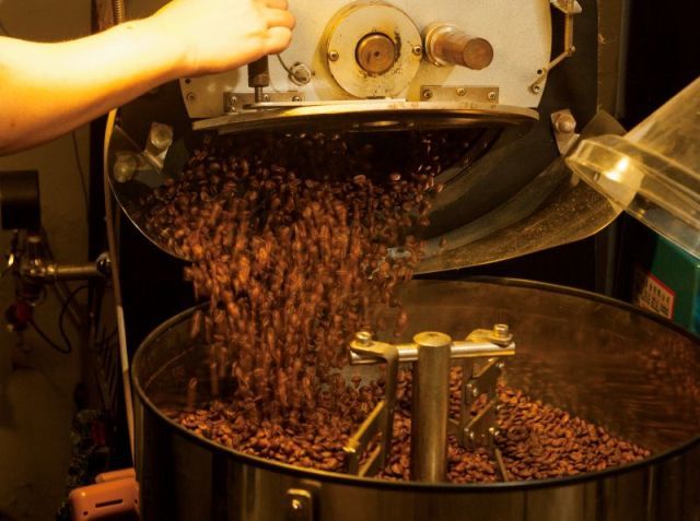 职业烘豆师烘焙技巧展示为你解开专业咖啡烘焙的面纱