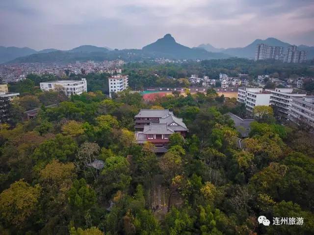 见证着连州的人杰地灵 步入其中,感受先贤文化 慢,在山水之间 巾峰山