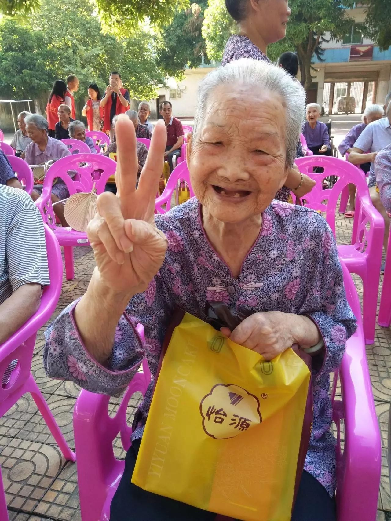 中秋送暖|祝愿老人们中秋节快乐!