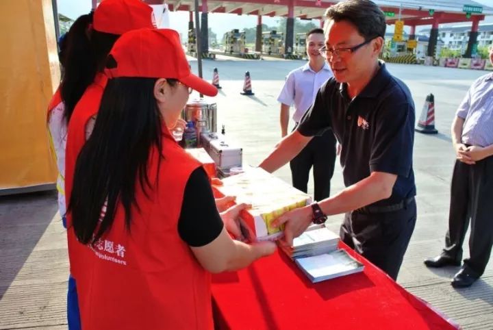 乐昌市委书记陈宏宇带队慰问我市志愿者