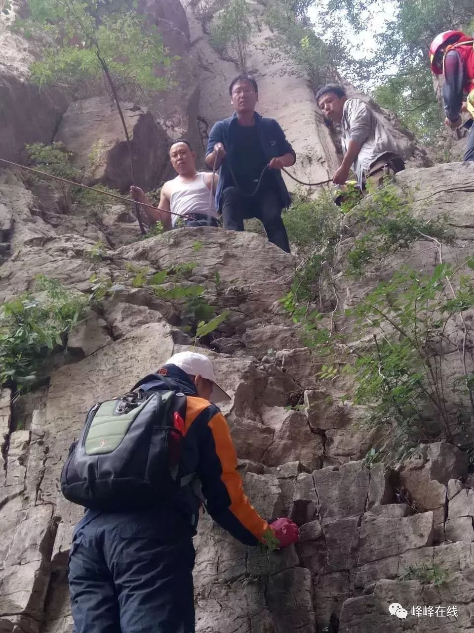 下午三点半左右峰峰鼓山鬼见愁一父子.