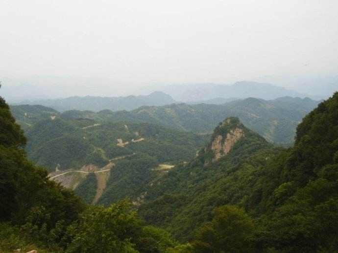 嵩县,栾川四县界岭(熊耳山主山脉)的南北两侧,由故县,全宝山,三官庙