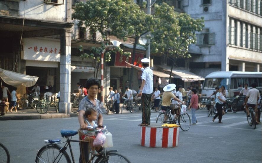 1985年广州老照片:图2广州人现在都是有钱人,图4当时夏天的最爱