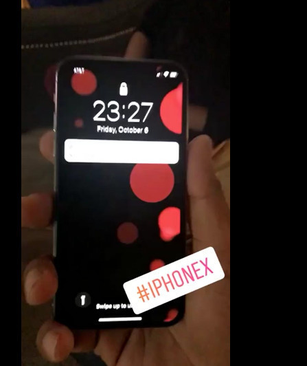 Iphone X用户视频首度曝光 黑色动态壁纸提升颜值