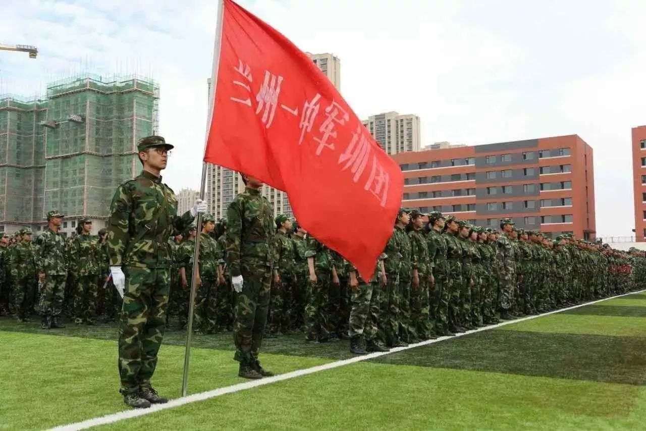 新区湛蓝的天空下,以