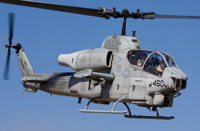 配备有 108架ah-1w"超级眼镜蛇"攻击直升机和54架uh-1n"休伊"直升机