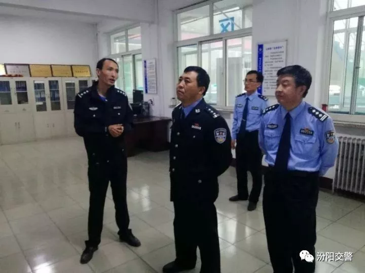 吕梁市公安局副局长,交警支队长韩毅在汾阳督导检查"两节"安保工作