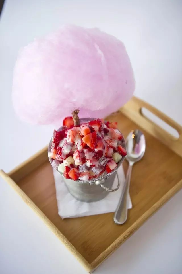 strawberry cotton candy bingsoo